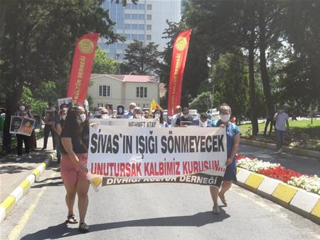 Sivas Katliamında kaybettiğimiz 33 canımızı andık